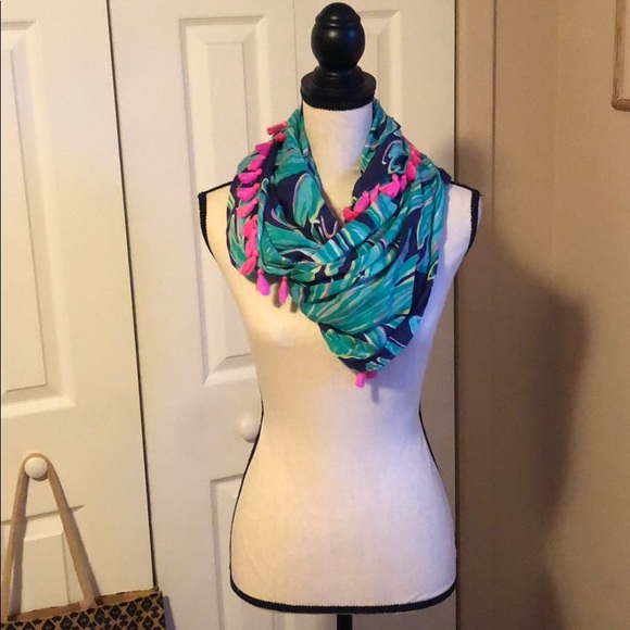 Lilly Pulitzer Accessories - NWOT Lilly Pulitzer Infinity Scarf
